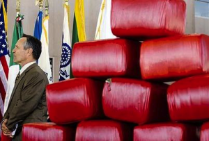 U.S. border czar Alan Bersin, with bales of marijuana, appears at a news conference May 27, 2009 at a crossing between San Diego and Tijuana. (Photo: Carlos Osorio)